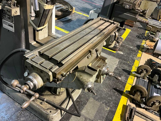 Bridgeport verticale freesmachines - afbeelding 5 van  9