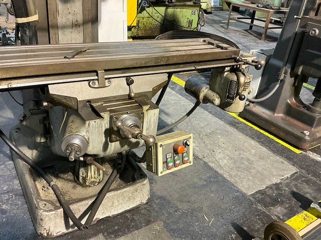 Bridgeport verticale freesmachines - afbeelding 9 van  9