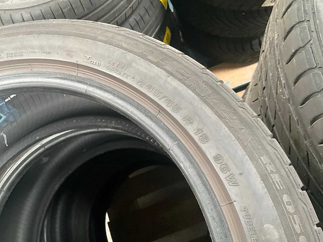 Bridgestone - car tyre (2x) - afbeelding 4 van  6