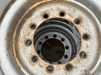 Bridgestone vrachtwagenband met velg (3x) - afbeelding 3 van  6