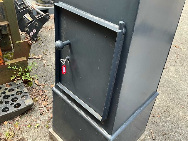 Brievenbus met versiering en voorzien van sleutel - afbeelding 8 van  10