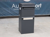 Brievenbuspaal met 2 kleppen