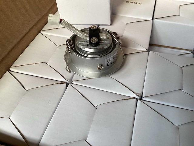 Brighton 50.04.4100 led spot aluminium, verstelbaar, 2800k (300x) - afbeelding 3 van  4