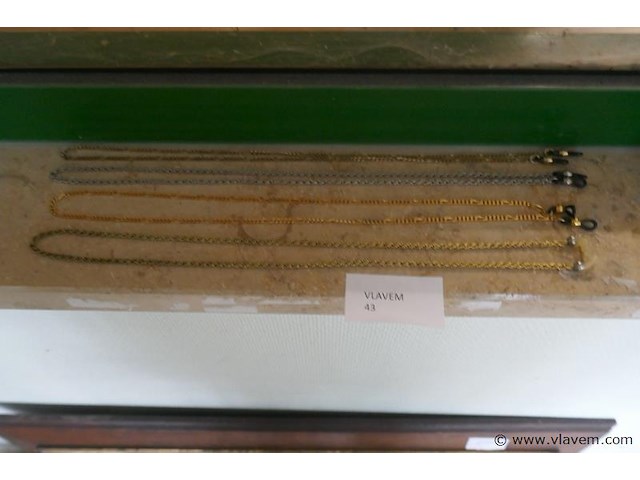 Brilkettingen - afbeelding 1 van  1