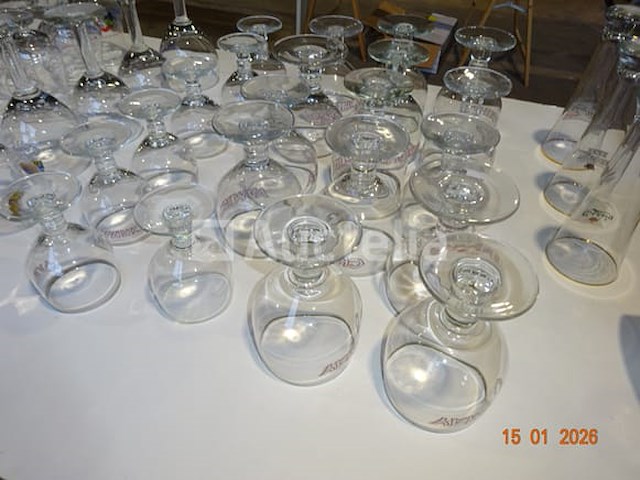 Brillen van allerlei soorten - afbeelding 3 van  6