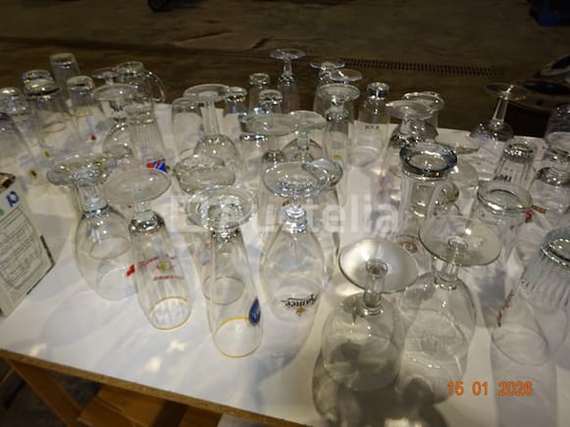 Brillen van allerlei soorten - afbeelding 1 van  4