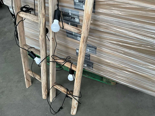 Brilliant vloerlamp ladder met voetschakelaar showmodel (2x) - afbeelding 4 van  4