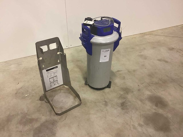 Brita met houder ontkalkmachine - afbeelding 3 van  4