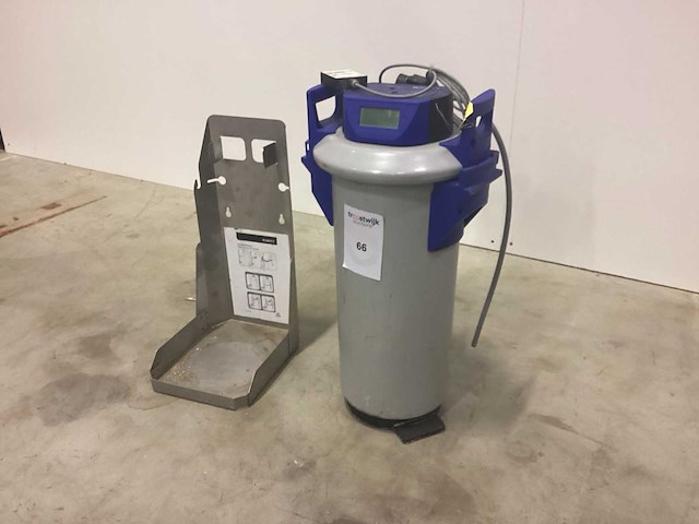 Brita met houder ontkalkmachine - afbeelding 4 van  4