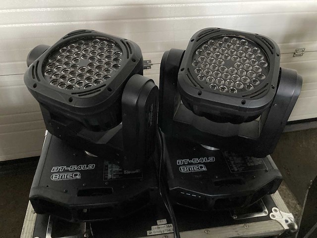Briteq - bt-54l3 - moving head led wash (2x) - afbeelding 1 van  1