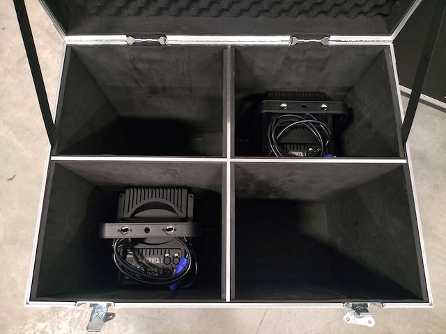 Briteq - bt-theatre 250ez mk2 - 2x spotlight - afbeelding 4 van  6