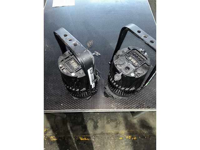 Briteq - pro beamer zoom - led pars (2x) - afbeelding 1 van  2