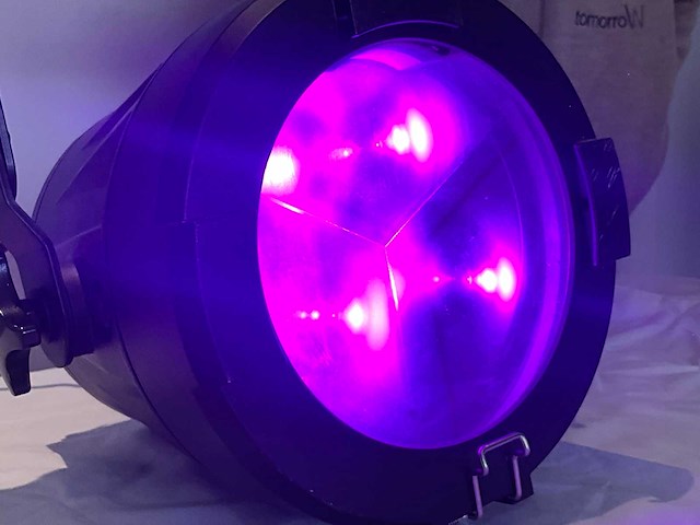 Briteq bt color ray multi 200w spotlight - afbeelding 1 van  7