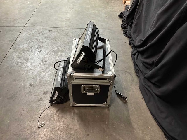 Briteq bt-strobe 3000 andere verlichtingstechnologie - set van 2 strobes met flycase - afbeelding 2 van  8