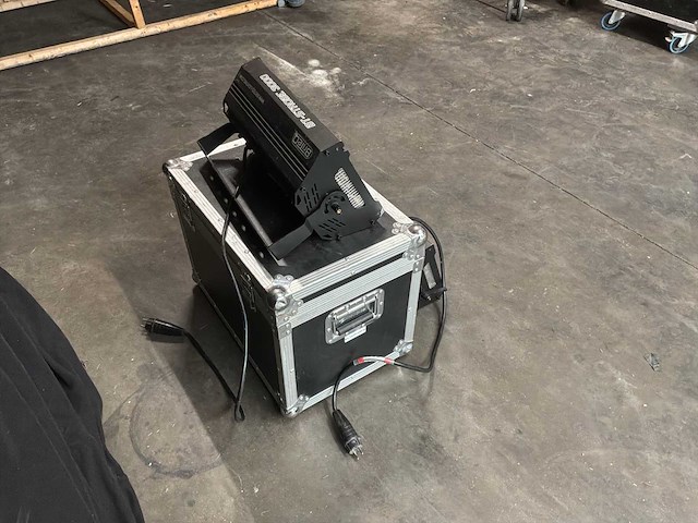 Briteq bt-strobe 3000 andere verlichtingstechnologie - set van 2 strobes met flycase - afbeelding 4 van  8