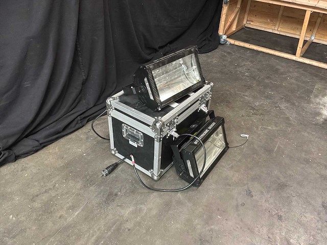 Briteq bt-strobe 3000 andere verlichtingstechnologie - set van 2 strobes met flycase - afbeelding 5 van  8