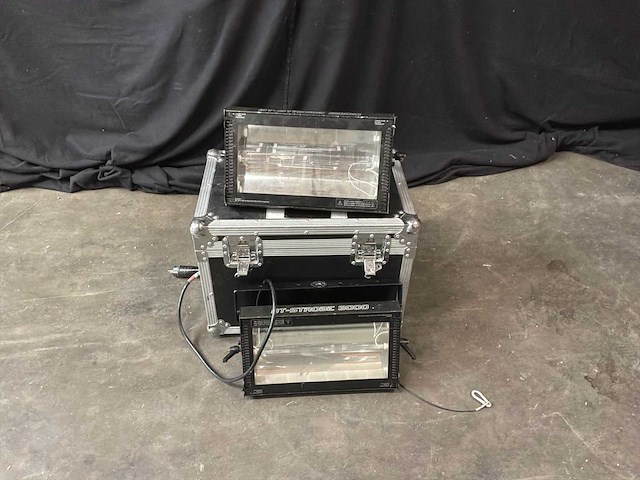 Briteq bt-strobe 3000 andere verlichtingstechnologie - set van 2 strobes met flycase - afbeelding 6 van  8