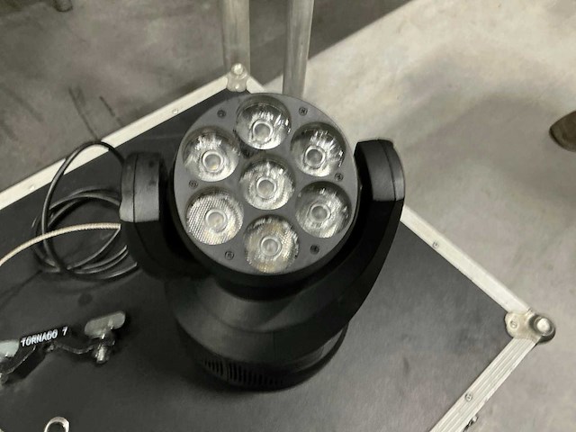 Briteq tornado 7 moving head (12x) - afbeelding 1 van  4