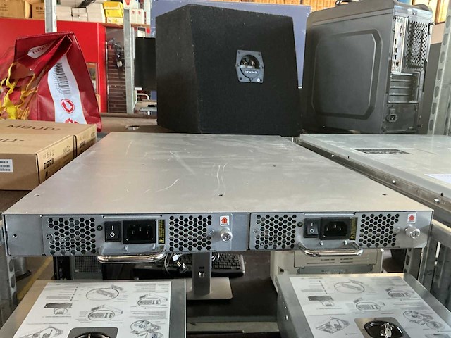 Brocade 5100 channel switch 24 actieve poorten - afbeelding 2 van  3
