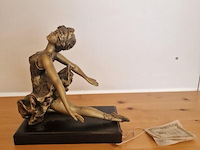 Brocante: dame hars in goudkleur - afbeelding 1 van  5