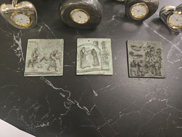 Brocante: emailles en klokjes - afbeelding 2 van  4