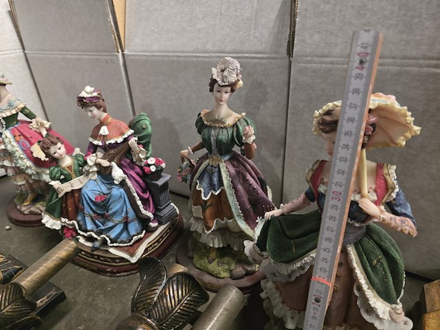 Brocante: mix van beeldjes (circa 40x) - afbeelding 3 van  10