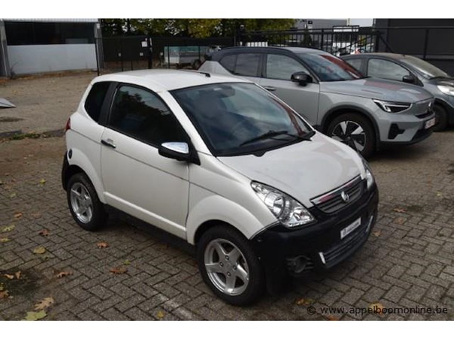 Bromfiets axiam, datum eerste insch 21/12/11, vlgsv43afa3132824, 400cm³, 4kw, diesel, euro2, 23331km, zonder boorddocumenten - afbeelding 1 van  10