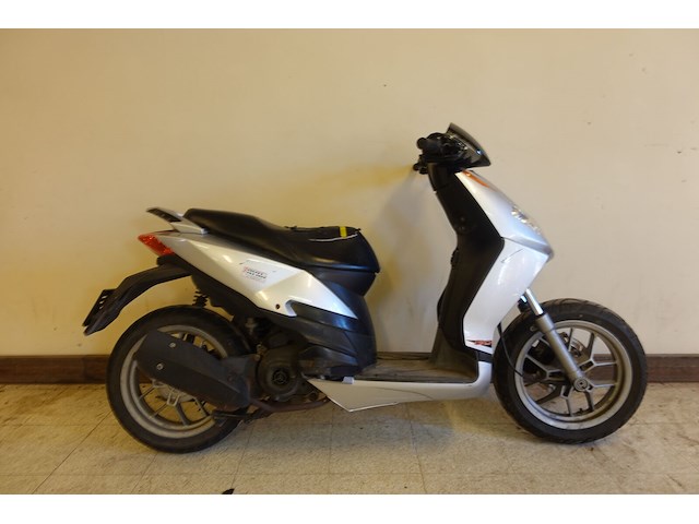 Brommer aprilia - afbeelding 11 van  21