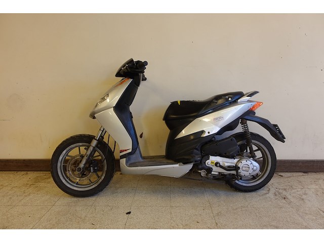Brommer aprilia - afbeelding 1 van  21