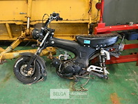 Brommer wrak - afbeelding 2 van  6