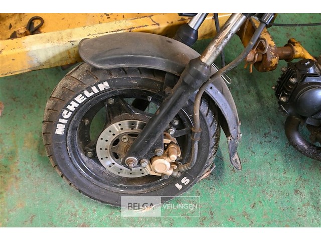 Brommer wrak - afbeelding 4 van  6