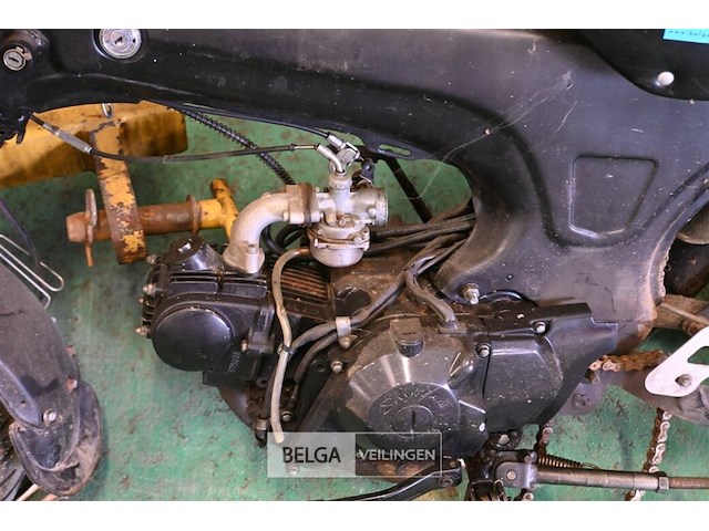 Brommer wrak - afbeelding 5 van  6