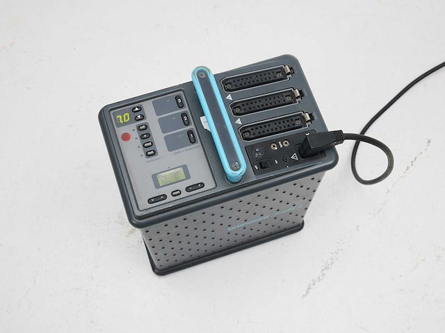 Broncolor grafit 4 generator - afbeelding 3 van  3