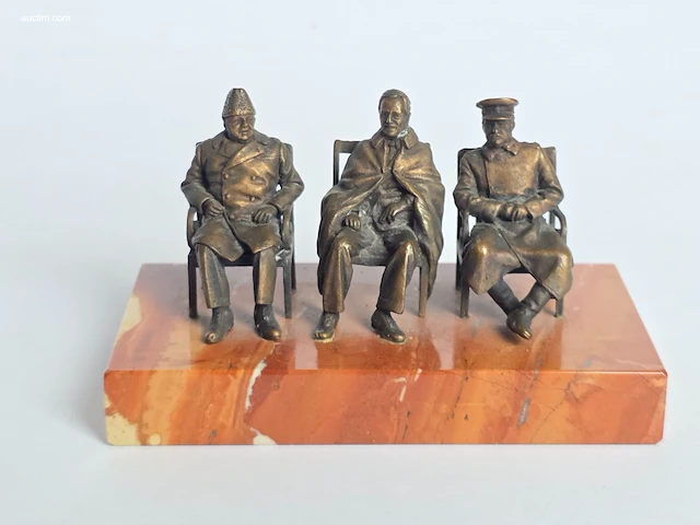 Brons sculptuur "de grote drie van jalta"... - afbeelding 1 van  4