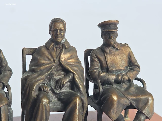 Brons sculptuur "de grote drie van jalta"... - afbeelding 2 van  4