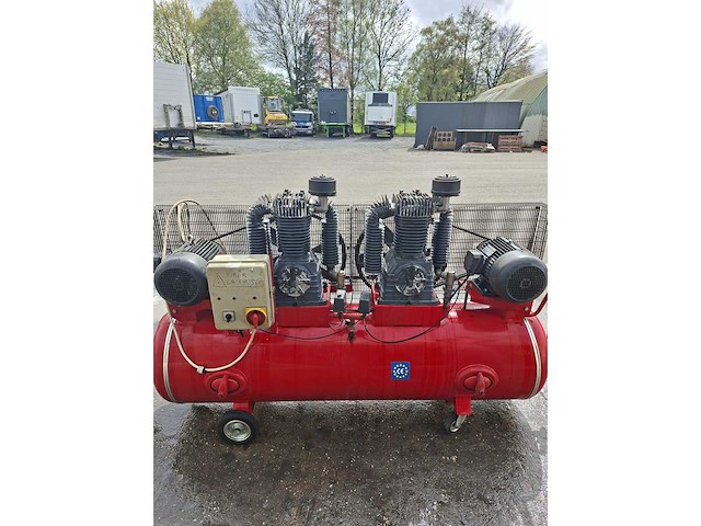 Bronw schroef luchtcompressor - afbeelding 1 van  10