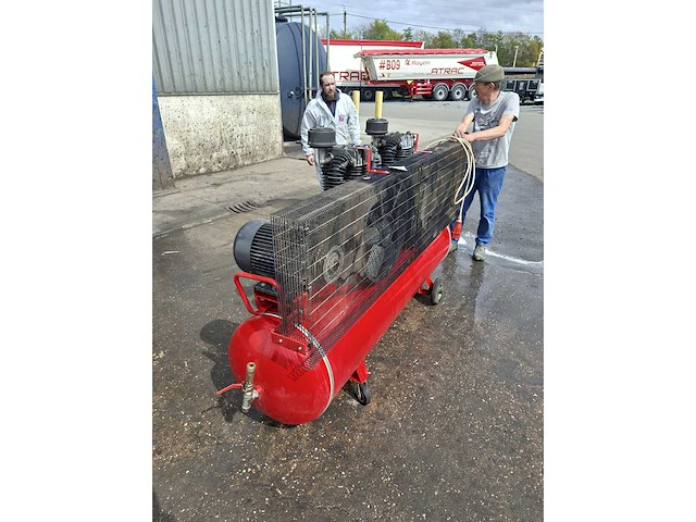 Bronw schroef luchtcompressor - afbeelding 7 van  10