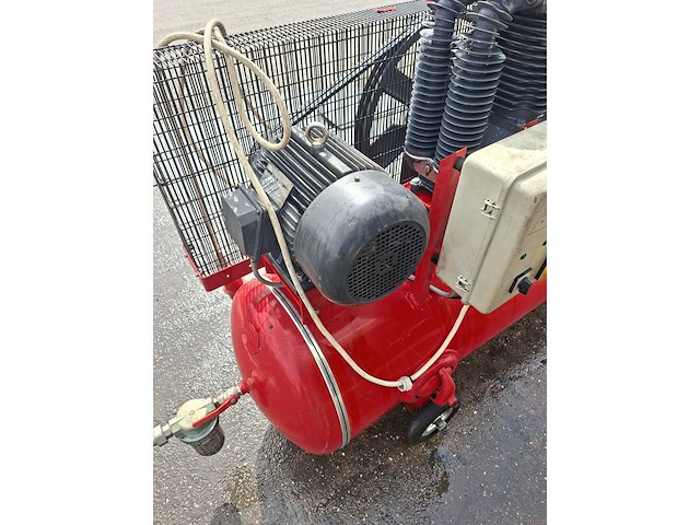 Bronw schroef luchtcompressor - afbeelding 8 van  10