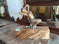 Bronzen art deco dame