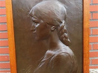 Bronzen basreliëf meisje - afbeelding 1 van  7