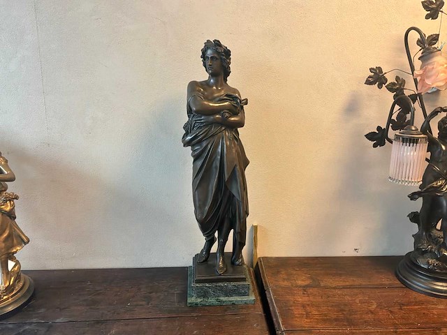 Bronzen beeld met natuurstenen voet - afbeelding 1 van  5