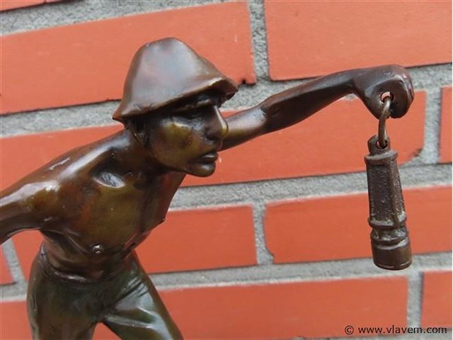 Bronzen beeld mijnwerker - afbeelding 2 van  6