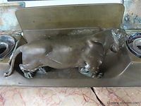 Bronzen inktstel met leeuwin - afbeelding 2 van  6