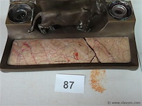 Bronzen inktstel met leeuwin - afbeelding 5 van  6