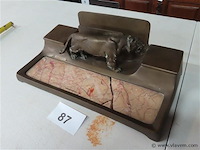Bronzen inktstel met leeuwin - afbeelding 6 van  6