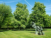 Bronzen monumentale compositie met mensfiguur en... - afbeelding 3 van  16