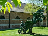 Bronzen monumentale compositie met mensfiguur en... - afbeelding 6 van  16