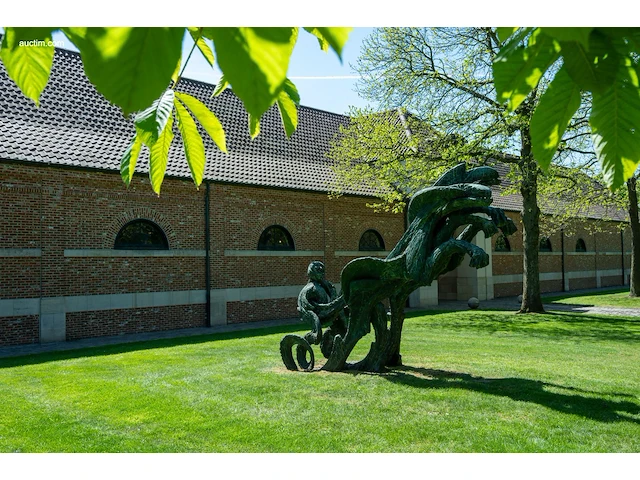 Bronzen monumentale compositie met mensfiguur en... - afbeelding 8 van  16