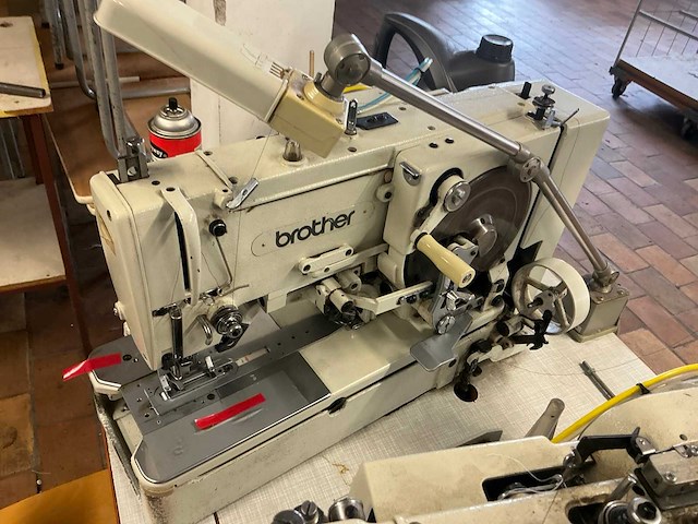 Brother 814-2 knoopsgaten naaimachine (2x) - afbeelding 5 van  10