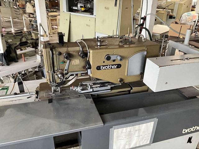Brother bas500 knoopsgatenautomaat - afbeelding 4 van  8
